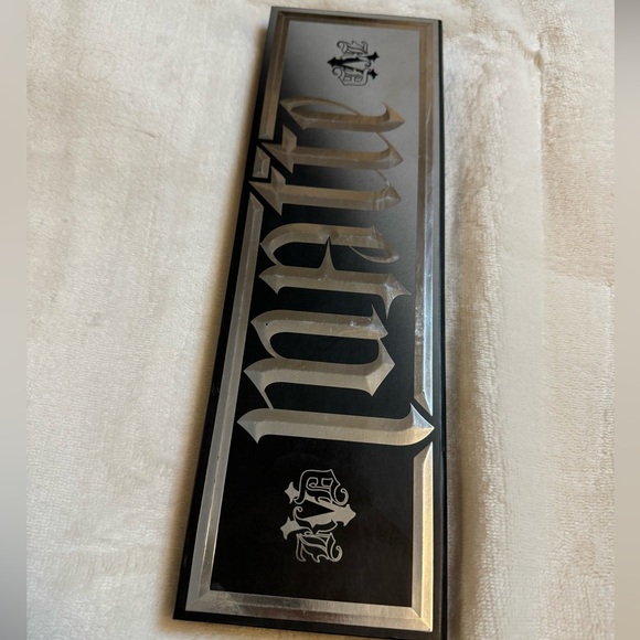 KVD Beauty Metal Matte Palette - Picture 6 of 8